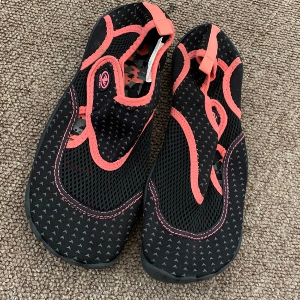 Wonder Nation Women Water shoes